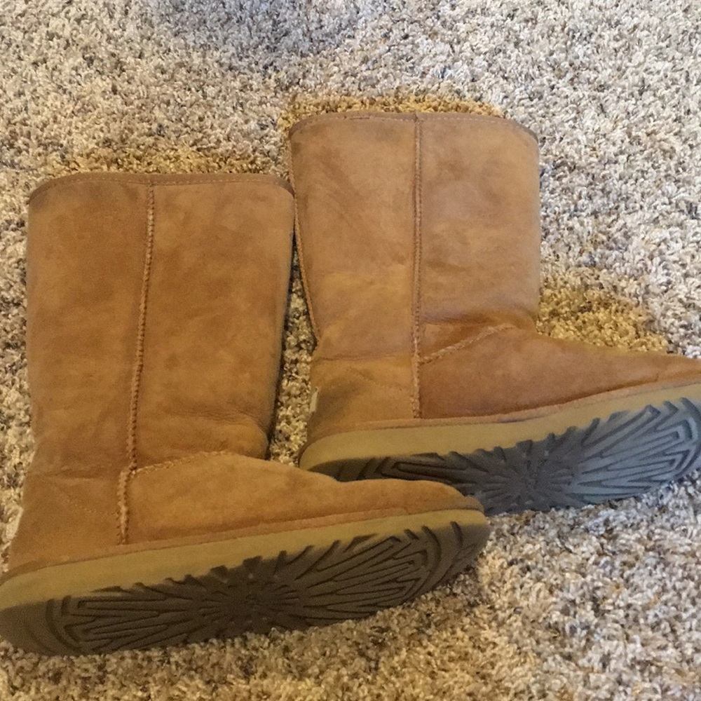 UGGS Tall classic color